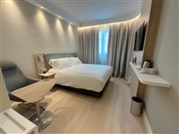 Holiday Inn Express Madrid - Airport > Holiday Inn Express Madrid - Airport >