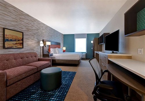 Home2 Suites by Hilton Milwaukee West >