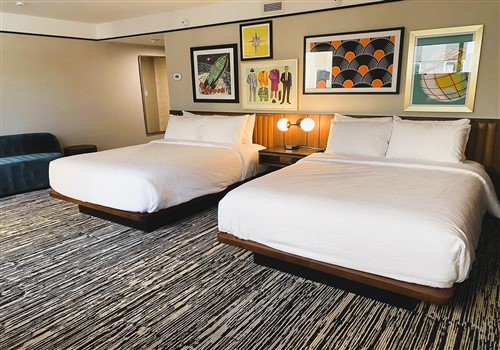 Hotel Indigo Minneapolis Downtown >