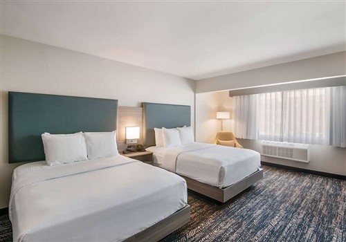 Hourglass_Hotel_Bakersfield