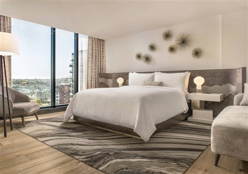 New 5-star-hotel in Downtown Vancouver 2017 >