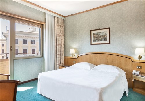 New Hoxton hotel in Rome 2021 > New Hoxton hotel in Rome 2021 >