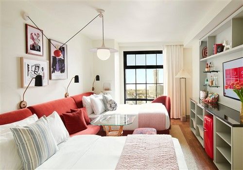 New hotel Warehouse District New Orleans opened in 2021 >