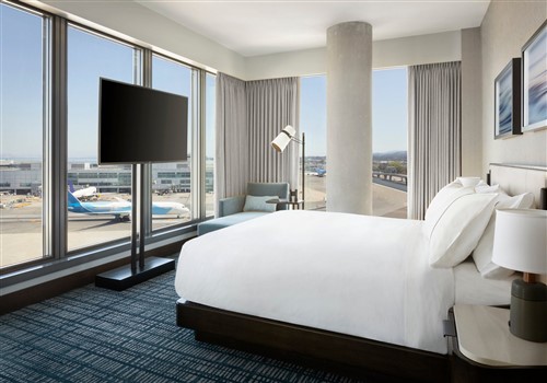 new hotel at San Francisco Airport opened in 2019 >