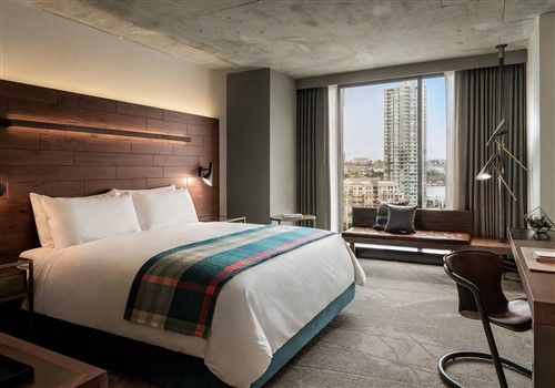 New hotel in Downtown Vancouver 2017 >