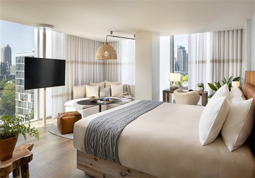 New luxury hotel in Toronto opened in 2021 >